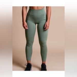 Yvette legging 26” in moss size medium